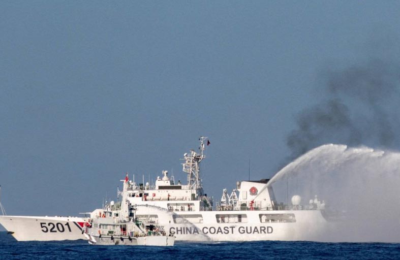  الفيليبين تتهم مراكب صينية بصدم إحدى سفنها 
