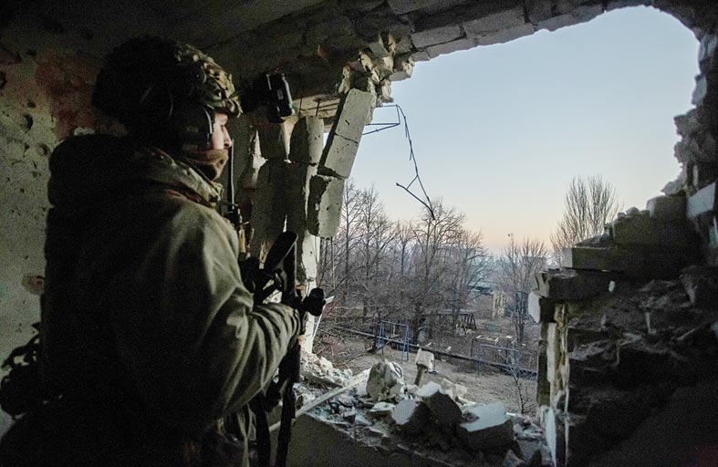 القوات الروسية تسيطر على بلدة جديدة قرب باخموت في دونيتسك