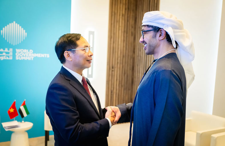 عبدالله بن زايد ونائب رئيس الوزراء وزير خارجية فيتنام يبحثان تعزيز التعاون والشراكة بين البلدين