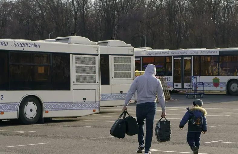  فرق من الصليب الأحمر في طريقها لماريوبول