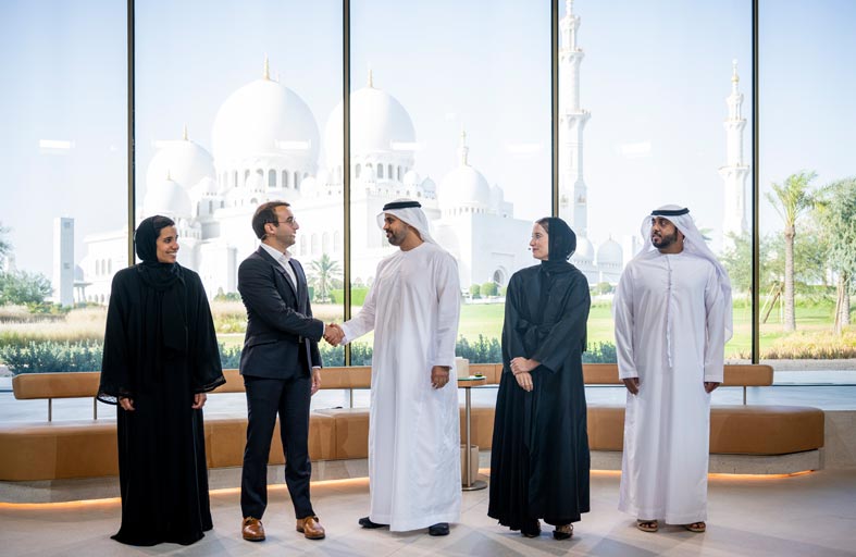 ذياب بن محمد يشهد محاضرة «رؤية أشمل لواقع الزراعة المستدامة» التي نظمها مجلس محمد بن زايد