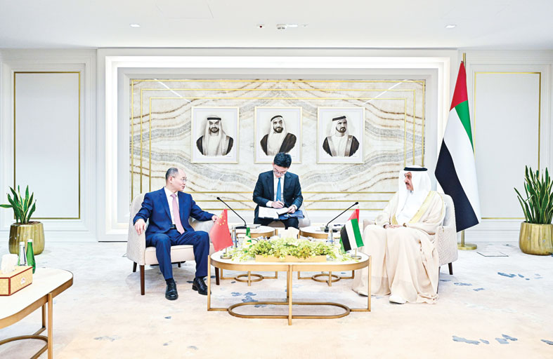 صقر غباش يستقبل السفير الصيني