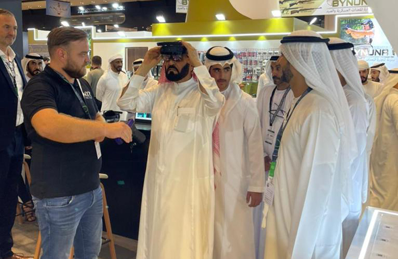 اللواء طالب القاسمي يزور جناح شركة تسليح القابضة في معرض أبوظبي للصيد والفروسية 2023