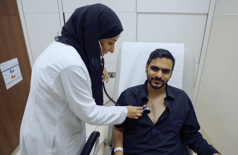 نجاح مستشفى كليفلاند كلينك أبوظبي في إجراء جراحة معقدة أنقذت حياة شاب في الثلاثين من عمره