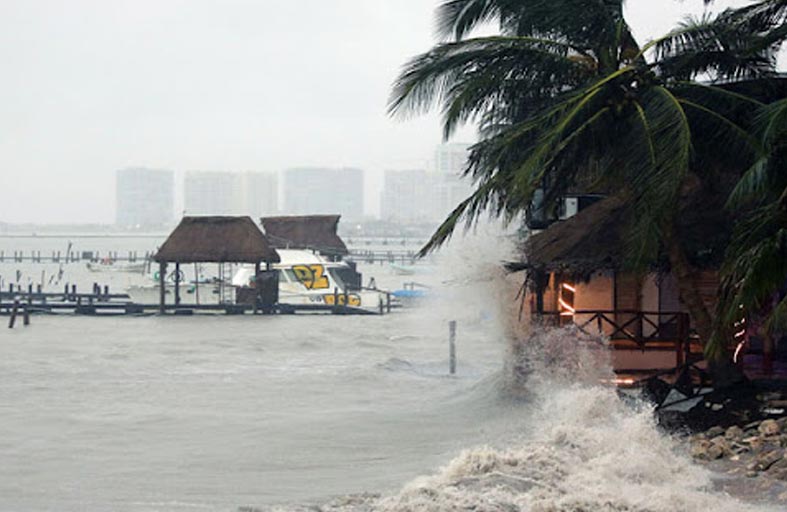 الإعصار هيلين يتجه نحو ولاية فلوريدا برياح عاتية 