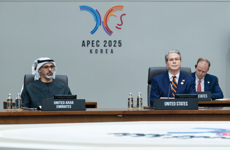 خالد بن محمد بن زايد يؤكد أهمية تعزيز التعاون الدولي لضمان تحقيق نمو اقتصادي مستدام وشامل