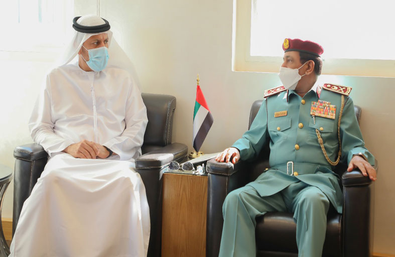 محاكم وشرطة رأس الخيمة تنسقان بخصوص التصرف بالمركبات المتروكة