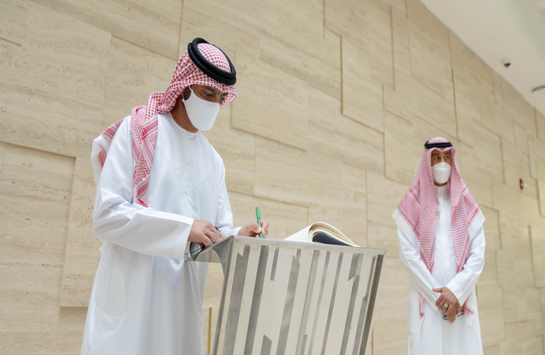 عمار النعيمي يزور جناحي الإمارات والسعودية في إكسبو 2020 