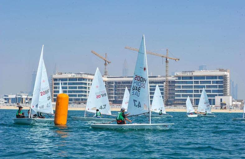 نادي تراث الإمارات يحرز المركز الأول في بطولة بطل الإمارات للشراع