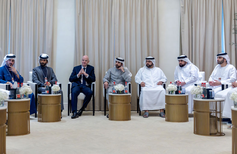 حمدان بن محمد يلتقي رئيس الفيفا على هامش أعمال «القمة العالمية للرياضة» في دبي