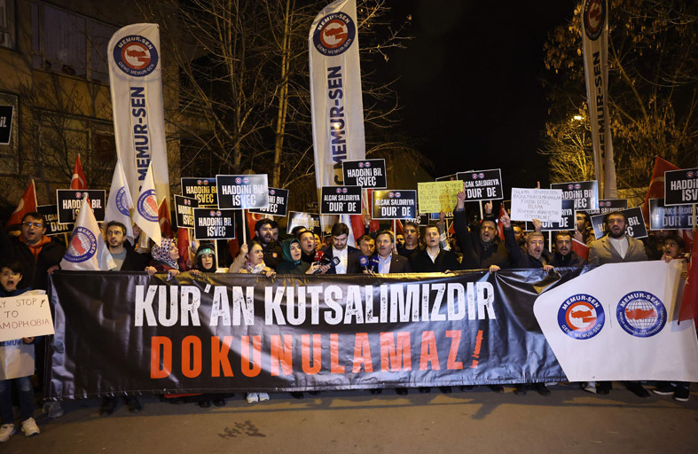 شيخ الأزهر يدعو إلى مقاطعة منتجات هولندا والسويد 