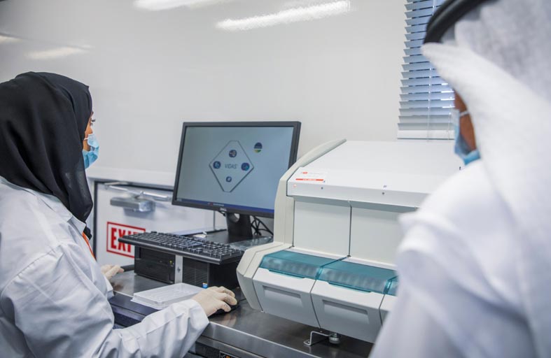 مجلس أبوظبي للجودة والمطابقة وشركة أبوظبي الوطنية  للمعارض يطلقان المختبر المتنقل لفحص المواد الغذائية في الفعاليات
