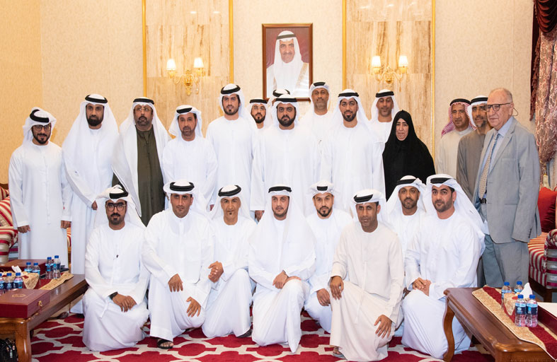 ولي عهد الفجيرة يكرم 19 خريجا من حملة الماجستير