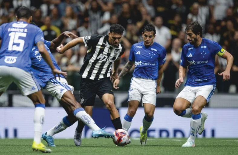 «كلاسيكو مينيرو» يدخل التاريخ بـ23 بطاقة حمراء!