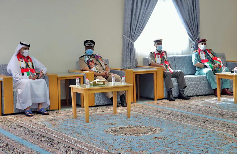 وفد شؤون المنافذ بالشارقة يشارك شرطة عمان السلطانية احتفالاتتها بيوم النهضة