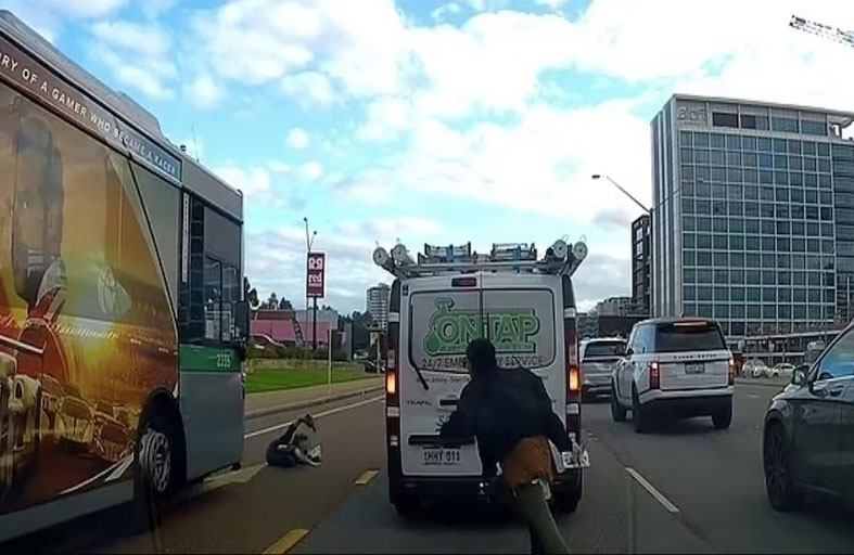 دهستها حافلة.. ونجت بأعجوبة