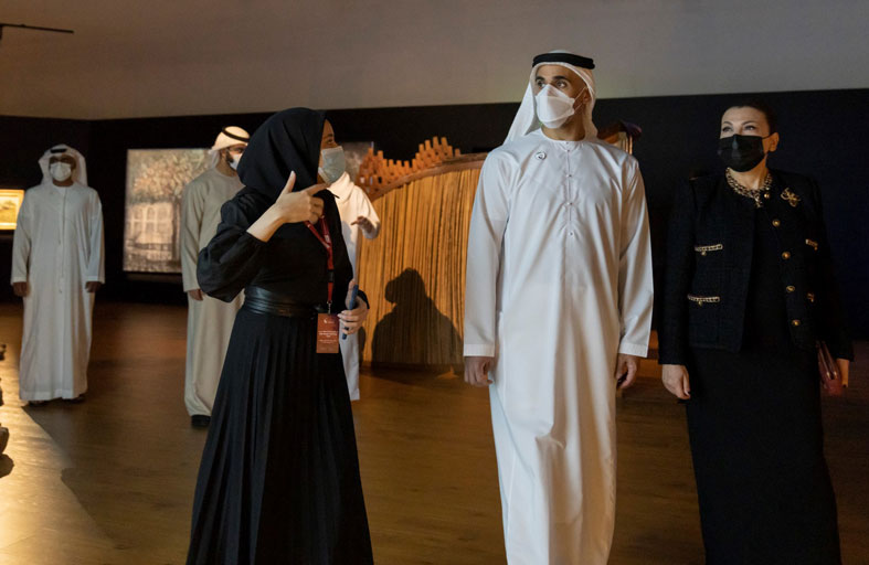 خالد بن محمد بن زايد يزور معرض الفنون التشكيلية «إمارات الرؤى 2: سرد ووعد»