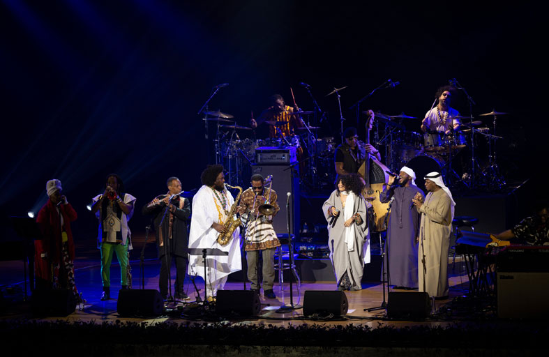 كامازي واشنطن يبهر جمهور مهرجان أبوظبي 2024 في حفله بقصر الإمارات