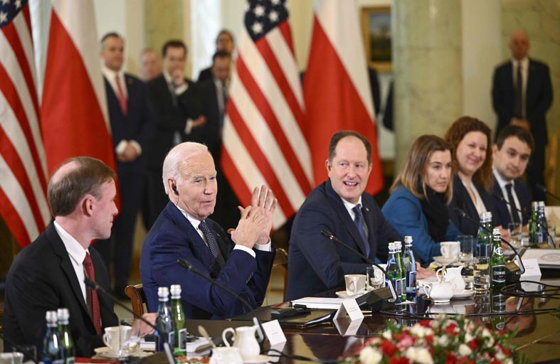 بعد عام من الحرب.. 4 رسائل من زيارة بايدن إلى كييف