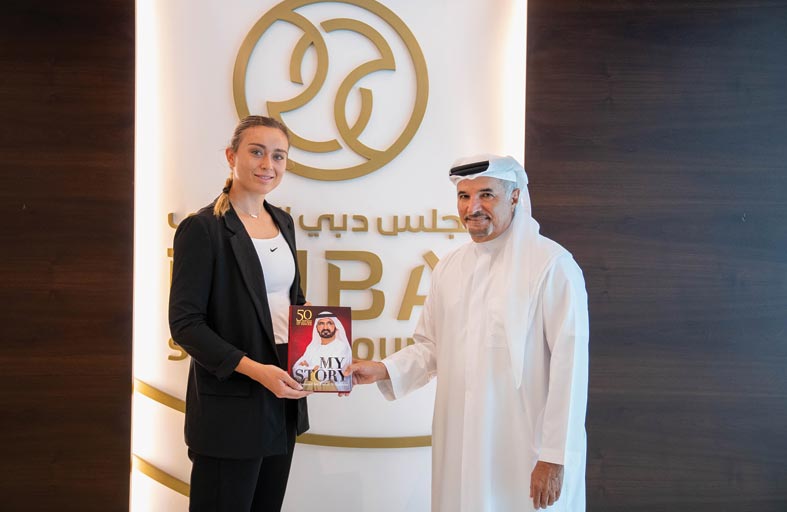 نجمة التنس الإسبانية بادوسا تزور مجلس دبي الرياضي