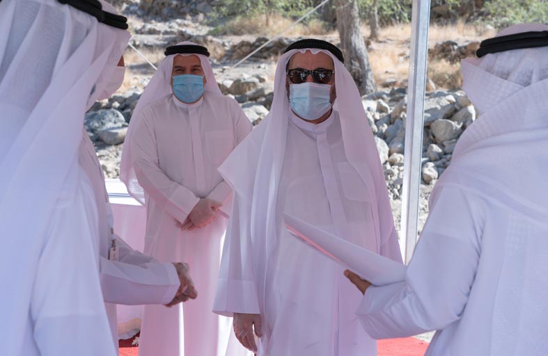 حاكم الشارقة يدشن مبادرة زراعة جبال طريق خور فكان بأشجار التين والسقب والميز واللبان العربي