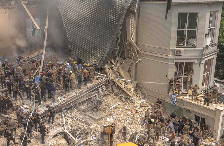 قصف روسي على عدة مدن في أوكرانيا وكييف تطلب اجتماعا لمجلس الأمن 