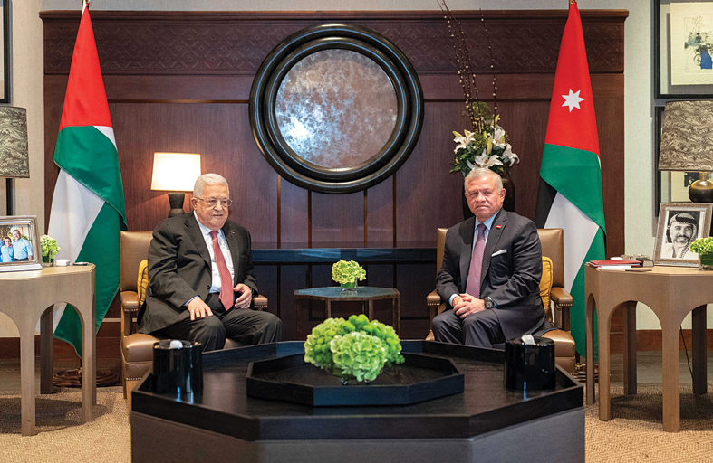 الرئيس الفلسطيني يندد بالعنف ضد المدنيين من الجانبين 