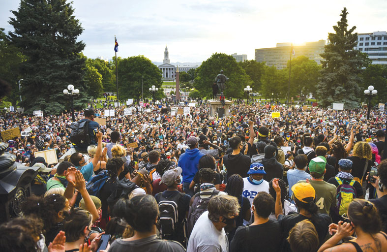 الجيش الأميركي يستخدم مروحيات لتفريق المتظاهرين