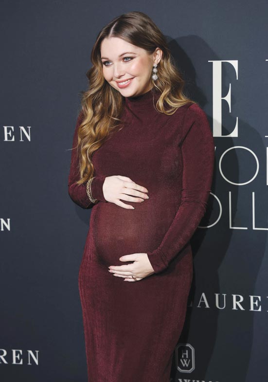الممثلة الأمريكية سامانثا هانراتي تحضر حفل مجلة Elle Women in Hollywood لعام 2024 في لوس أنجلوس. (ا ف ب)