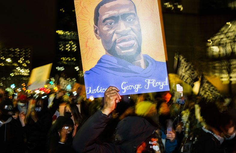 طبيب شرعي:  جورج فلويد توفي فعليا بسبب توقيفه 