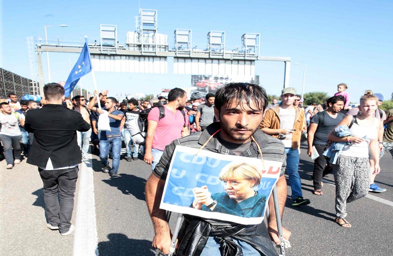 هكذا نجحت سياسة ميركل في استقبال اللاجئين