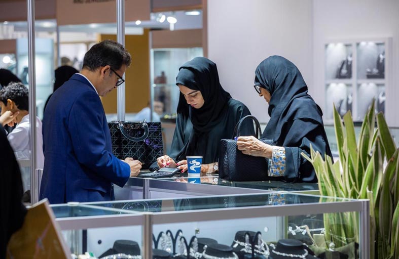 معرض الشرق الأوسط للساعات والمجوهرات ينطلق اليوم في مركز إكسبو الشارقة