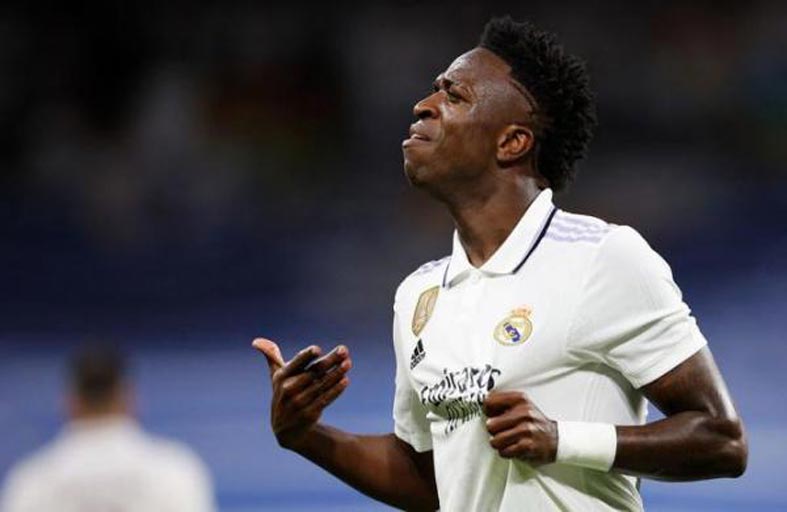 فينيسيوس يغيب عن مباراة إشبيلية للإصابة 