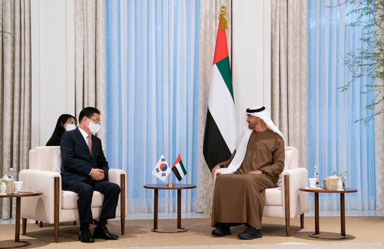 محمد بن زايد يستقبل وزير الخارجية الكوري