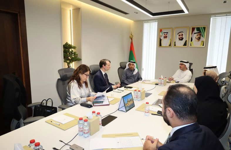 «الطاقة والبنية التحتية» و»طيران الإمارات» تبحثان مستقبل وقود الطيران المستدام
