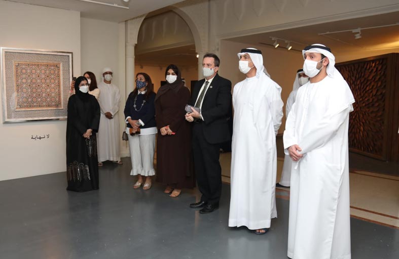 وفد من السفارة الأمريكية يزور مهرجان الفنون الإسلامية في الشارقة
