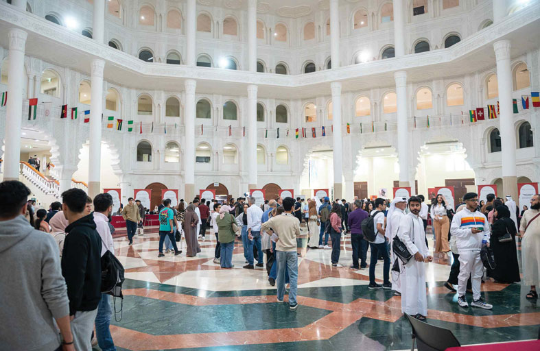 أمريكية الشارقة ترحب بطلبتها الجدد خلال أسبوعها التعريفي لفصل ربيع 2023