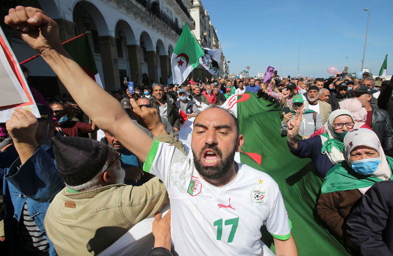 توقيف 5 في الجزائر بتهمة التحضير لهجمات ضدّ الحراك