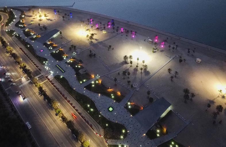 بلدية منطقة الظفرة تواصل تطوير وتحسين شاطئ مدينة المرفأ 