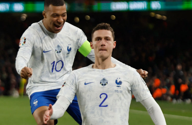 بافار يهدي فرنسا الفوز الثاني تصفيات أوروبا 2024