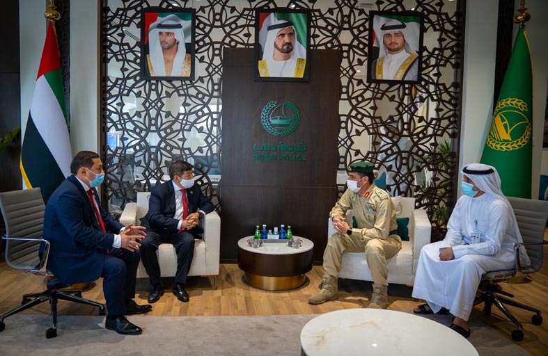 رئيس وزراء قرغيزستان يزور شرطة دبي