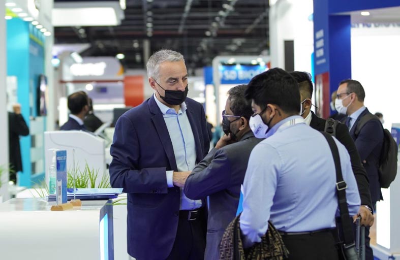 آراب هيلث وميدلاب الشرق الأوسط يسلطان الضوء على تقنيات الرعاية الصحية والابتكار والجراحة الروبوتية