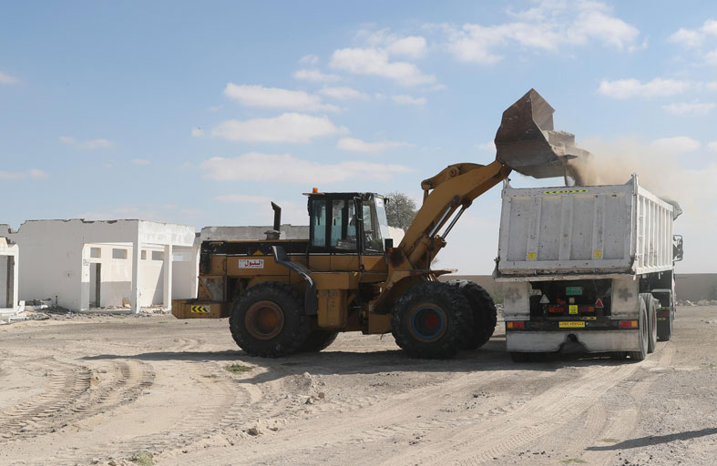 حملة لإزالة المباني القديمة والمشوهات بمنطقة الظفرة