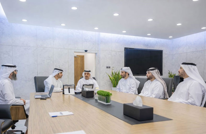 بلدية عجمان و«الطاقة والبنية التحتية» تناقشان تطوير الطرق الاتحادية والمشاريع الإسكانية في الإمارة