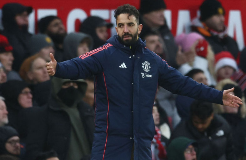 أموريم يناشد لاعبي يونايتد بتحويل الموسم السيء إلى «شيء مميز» 