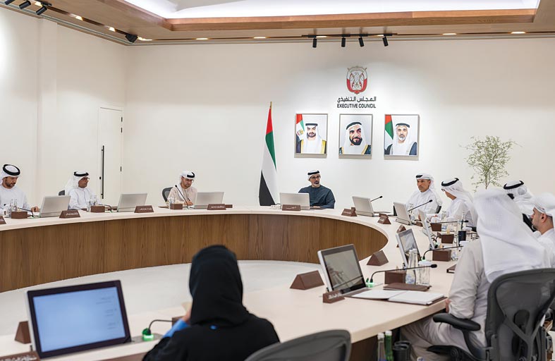 خالد بن محمد بن زايد يعتمد برنامج دعم نمو الأسرة الإماراتية