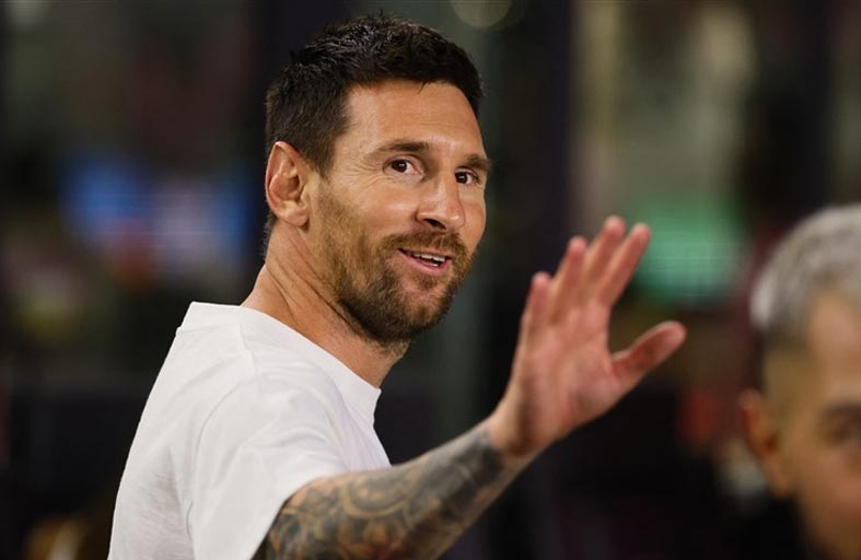 العد التنازلي بدأ.. مارتينو يكشف عن تاريخ عودة ميسي