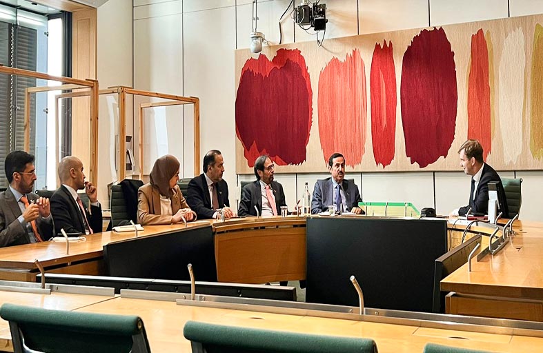 صقر غباش يؤكد على أهمية قيام المملكة المتحدة بتصنيف مليشيا الحوثي جماعة إرهابية