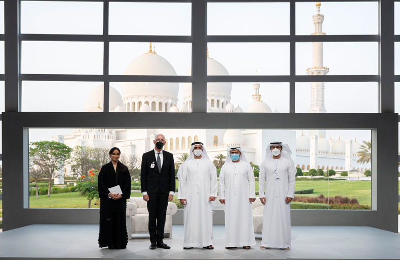 سيف بن زايد يشهد محاضرة «الأمن والاستقرار من منظور الإمارات»