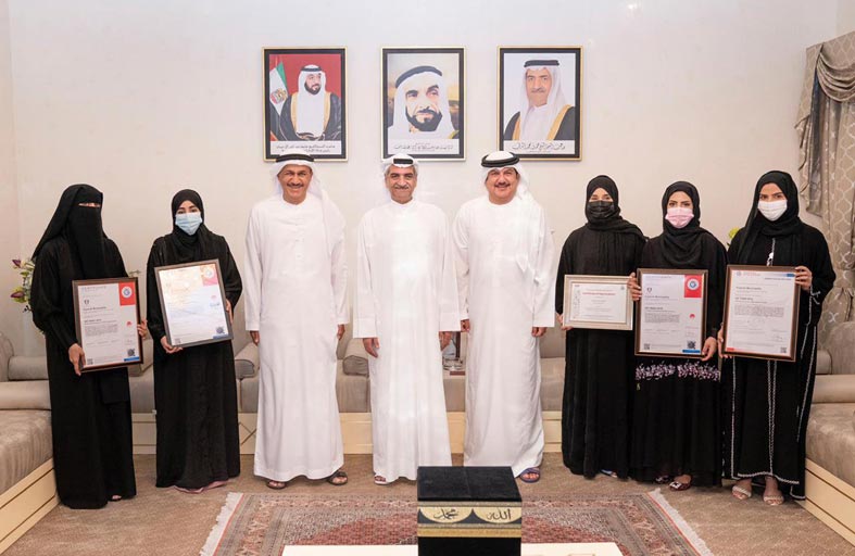 حمد الشرقي يلتقي موظفي بلدية الفجيرة لتهنئتهم بالحصول على شهادة الأيزو في إدارة المعرفة والإبتكار